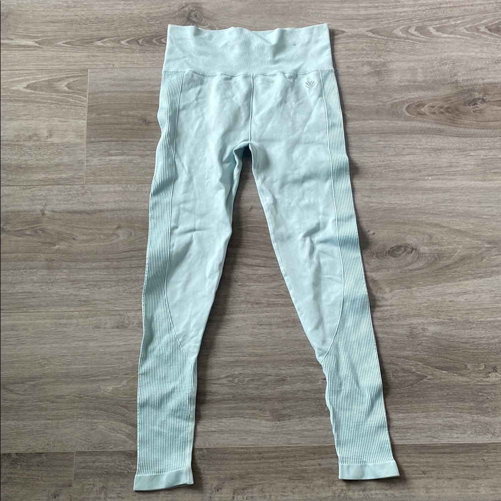 ❤️ Forever 21 Light Blue Woman’s Athletic Ribbed Compression Leggings